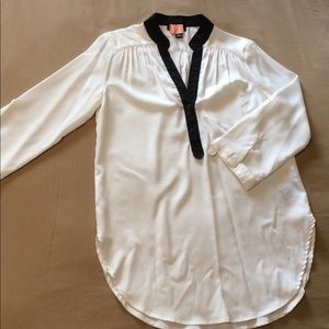 BCX cream/white blouse